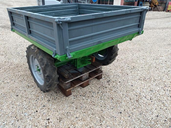 Usato Rimorchietto trazionato ribaltabile manualmente