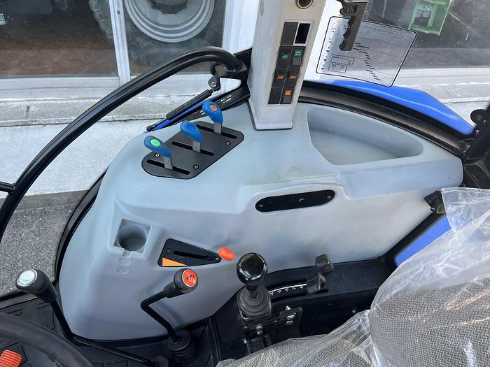 Usato New Holland TD 5.95-anno 2014-caricatore MX U8