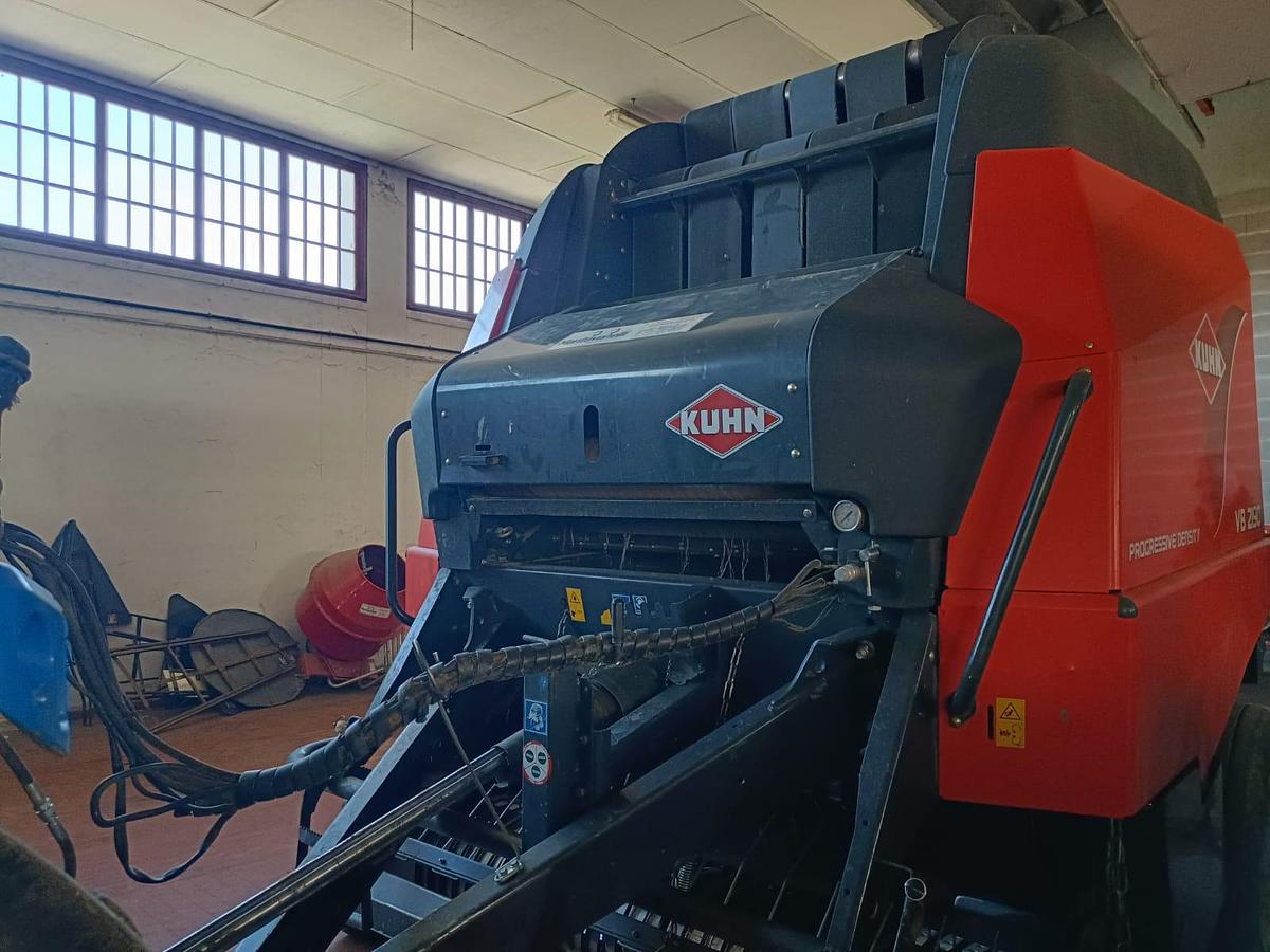Usato rotopressa Kuhn VB2190 progressive density