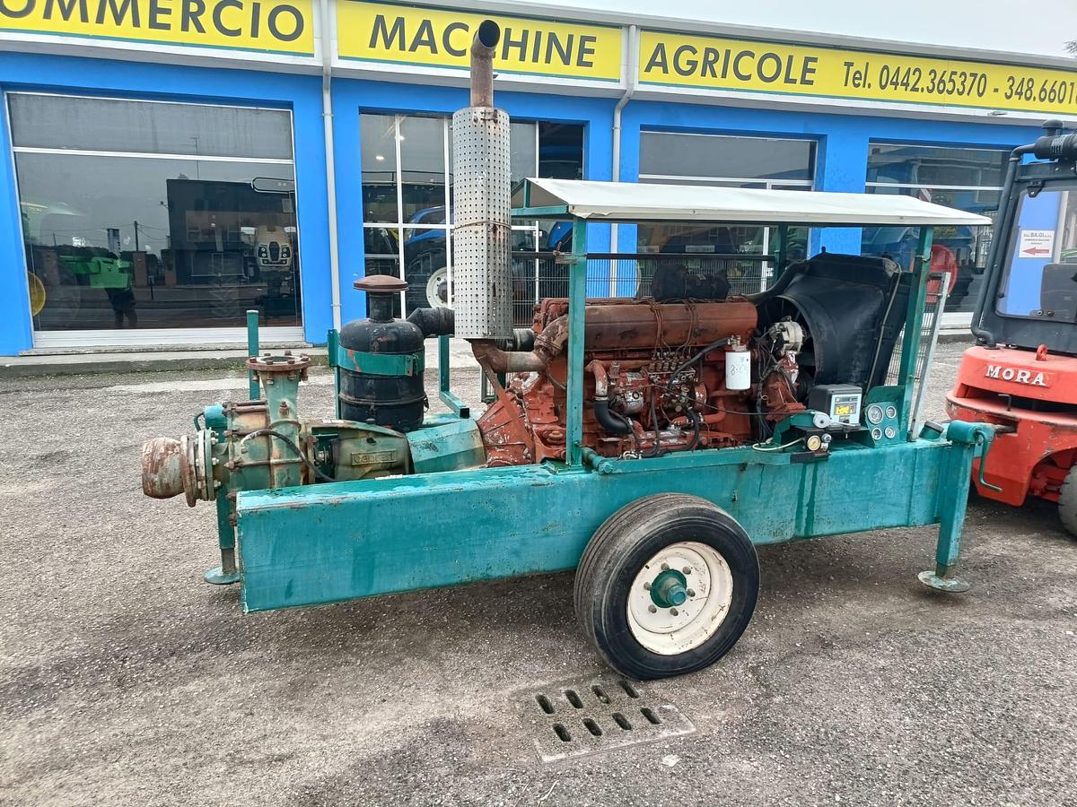 Usato gruppo motopompa con motore da camion 6 cilindri