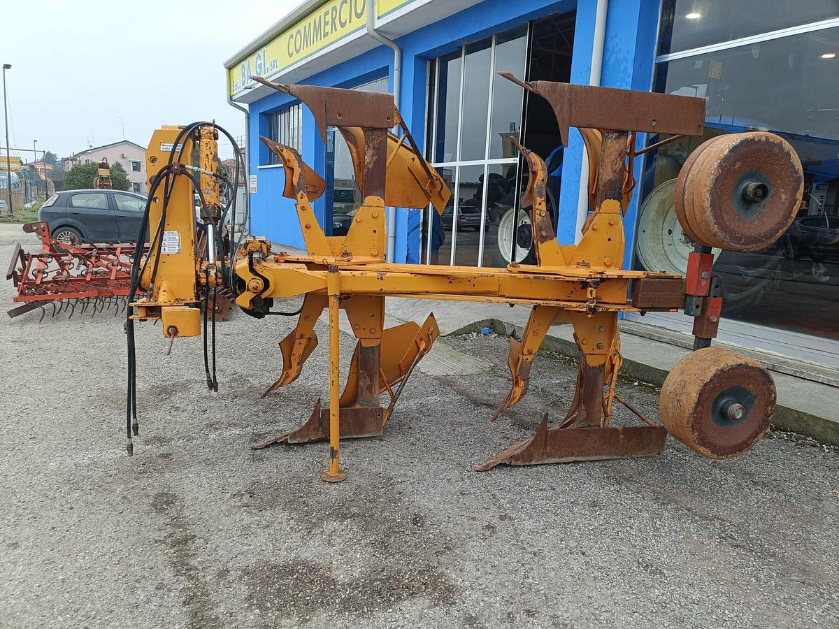 Usato aratro bivomere Mipra con spostamento idraulico