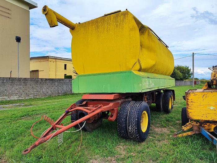 Usato Cisterna per cereali 3 assi- coclea di scarico