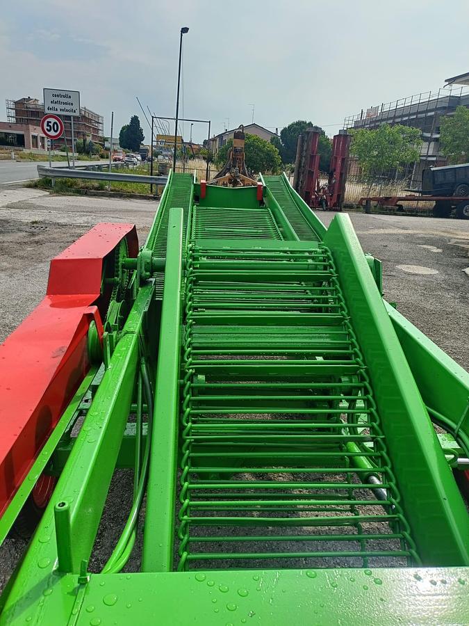 Usato scavapatate trainato