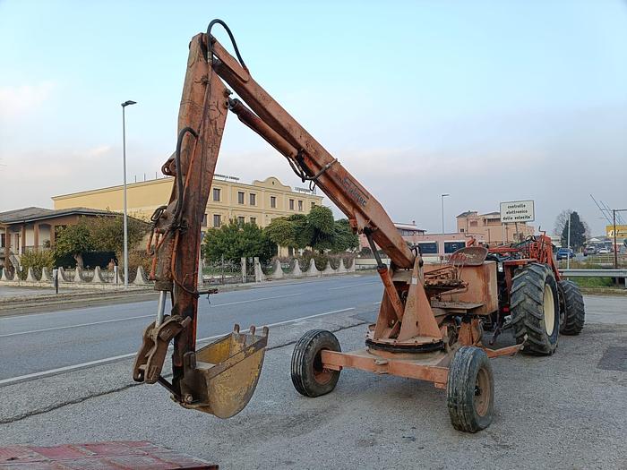 Usato Caricaletame trainato con staffe idrauliche