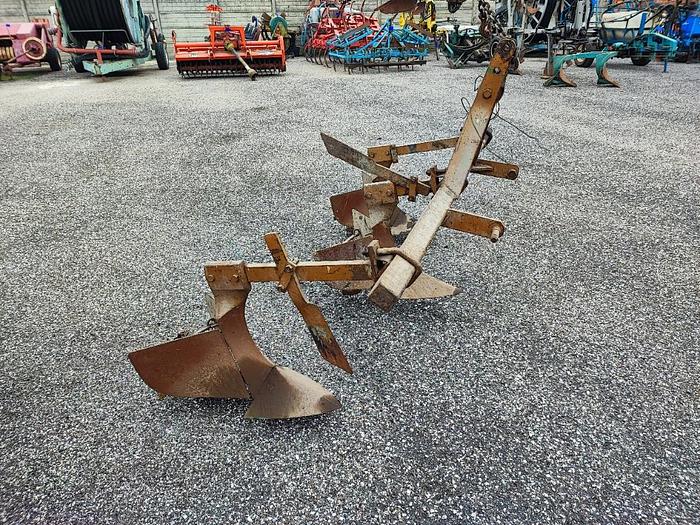 Usato Aratro a versoio Moro 3 elementi regol.