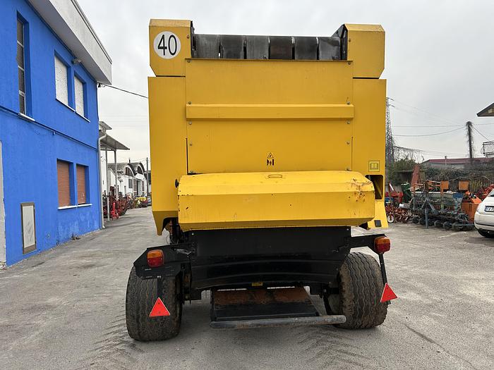 Usato 2010 New Holland BR 7070