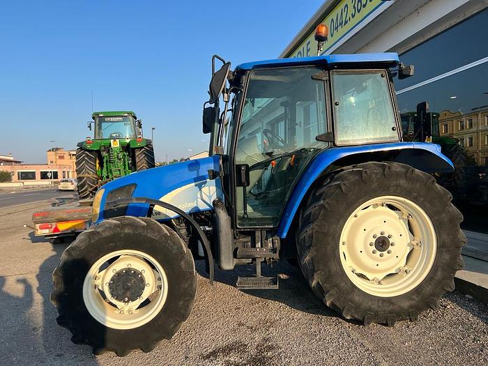 Usato New Holland TL 90 A -freni ad aria- anno 2006