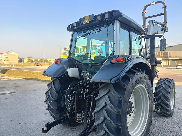 Usato Valtra N92 con caricatore Valtra 45
