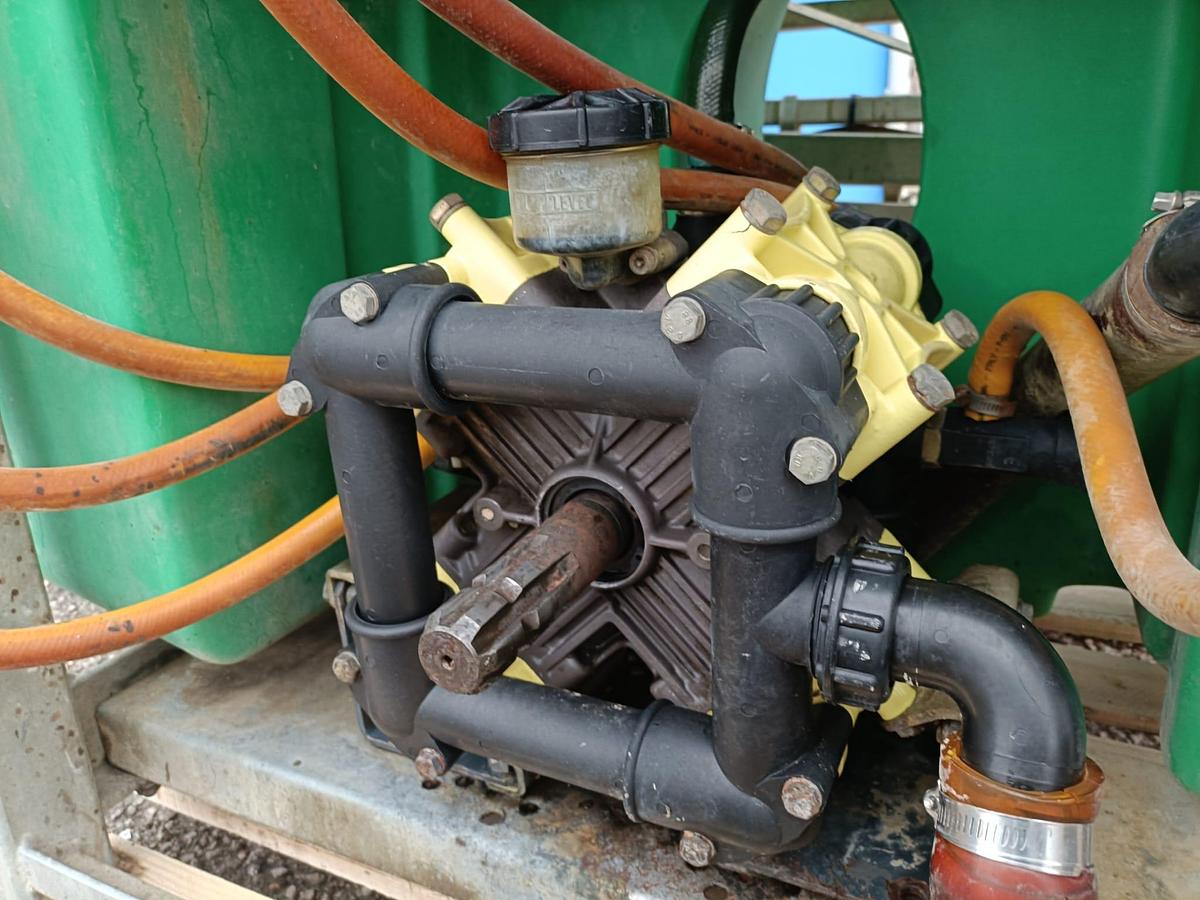 Usato botte da diserbo Caffini da 6q con barre