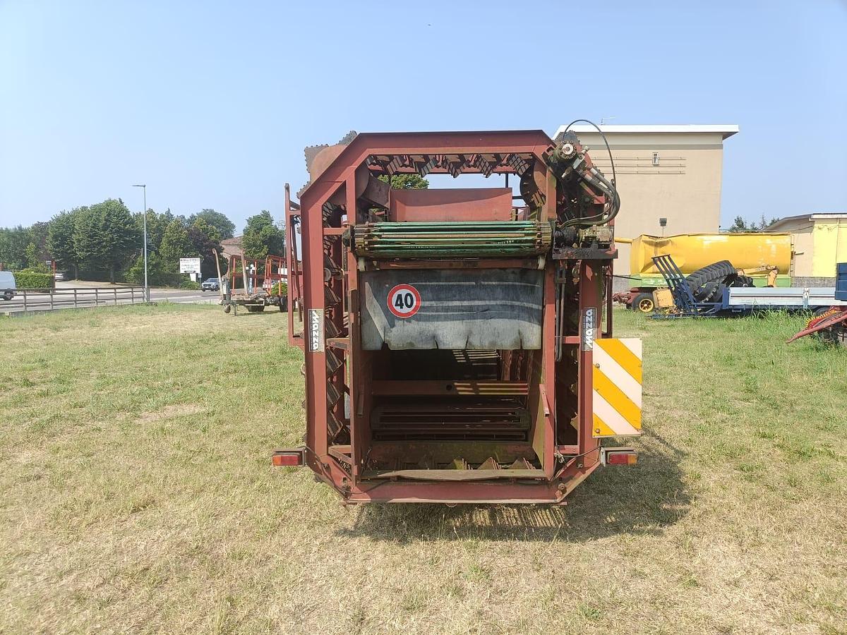 Usato Raccoglitrice Pomac trainata per patate, cipolle, aglio ecc