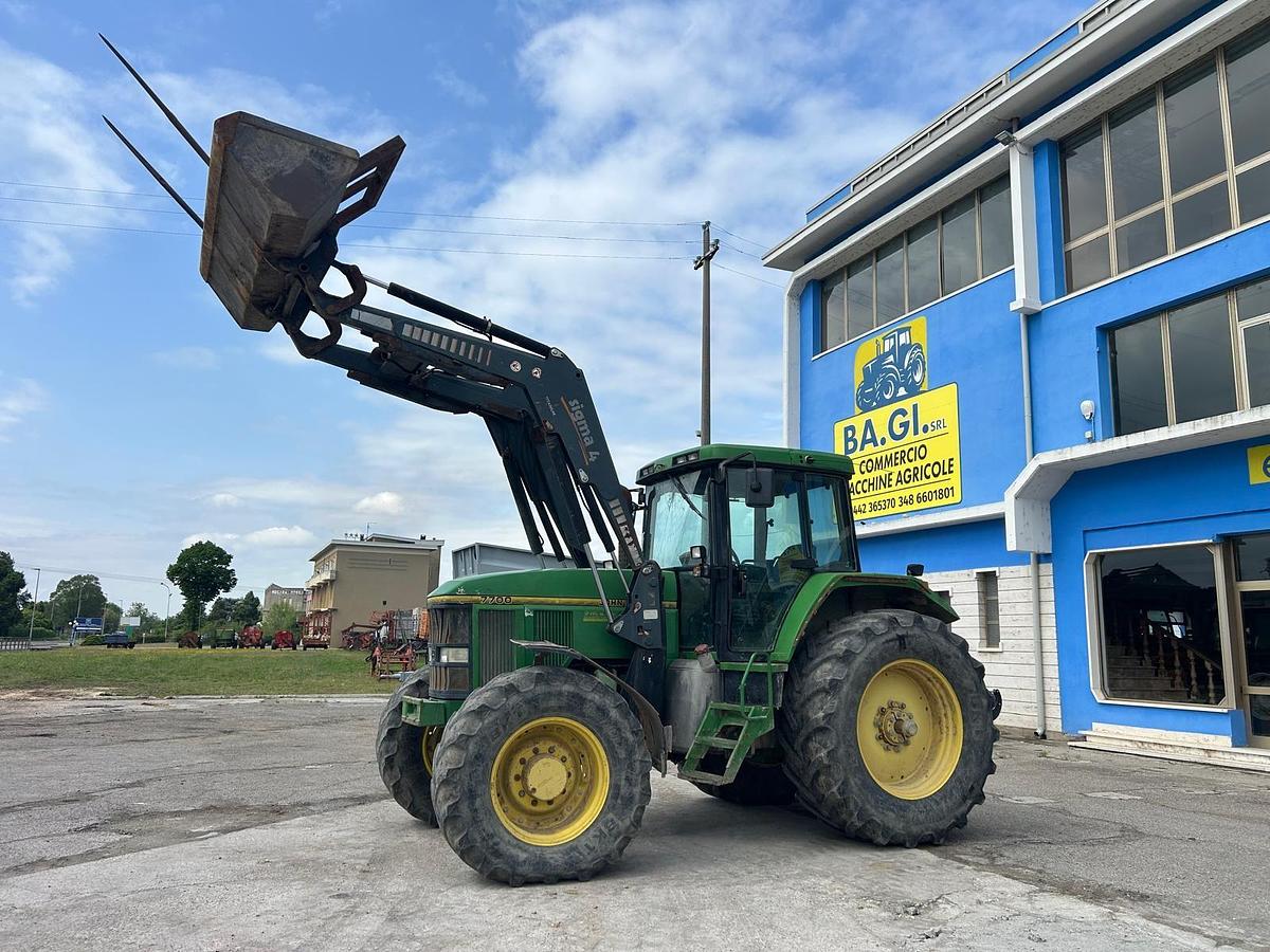 Usato John Deere 7700 caricatore Sigma4-benna e forche