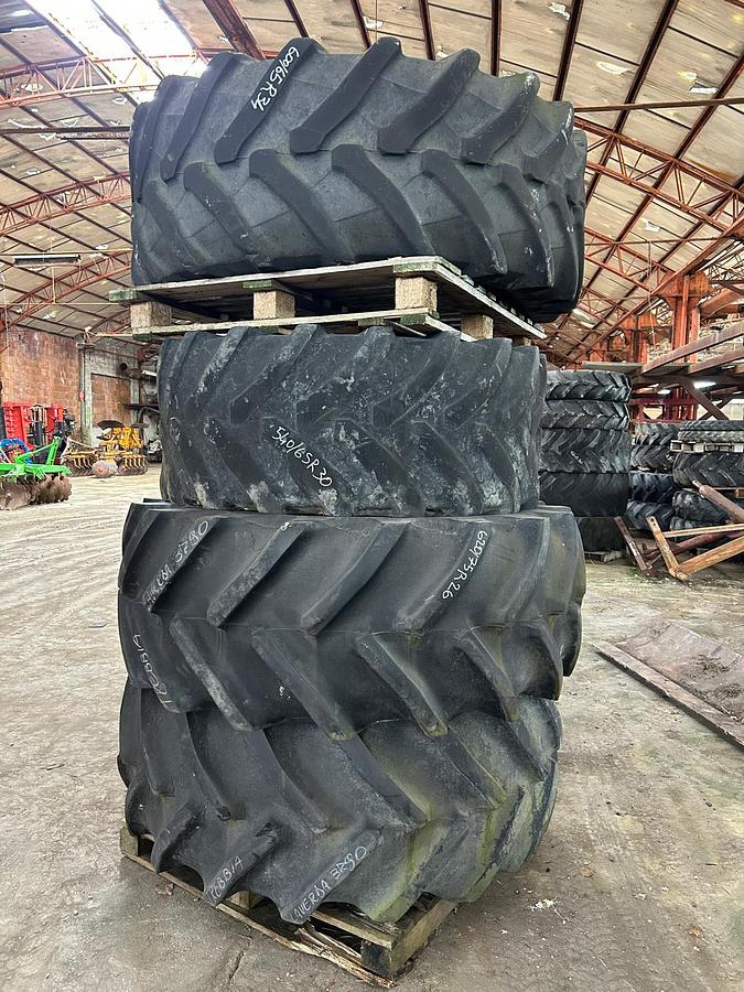 Usato Gomme varie per trattore agricolo o rimorchio (3)