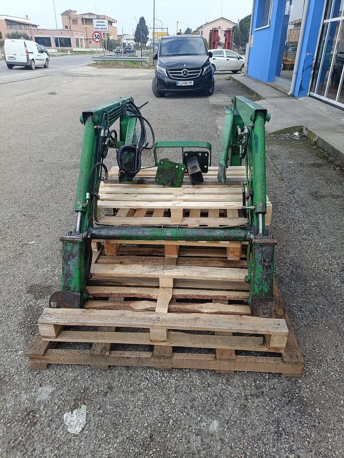 Usato caricatore John Deere JD460