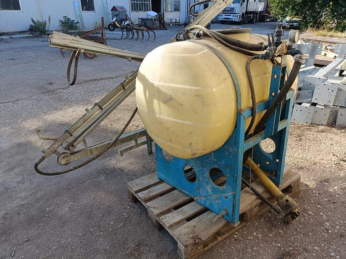 Usato Botte da diserbo da 4 q con barra da 8 m