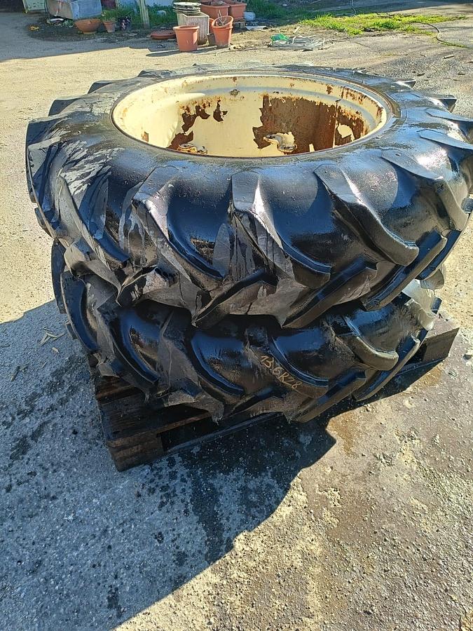 Usato Gomme varie per trattore agricolo o rimorchio (3)
