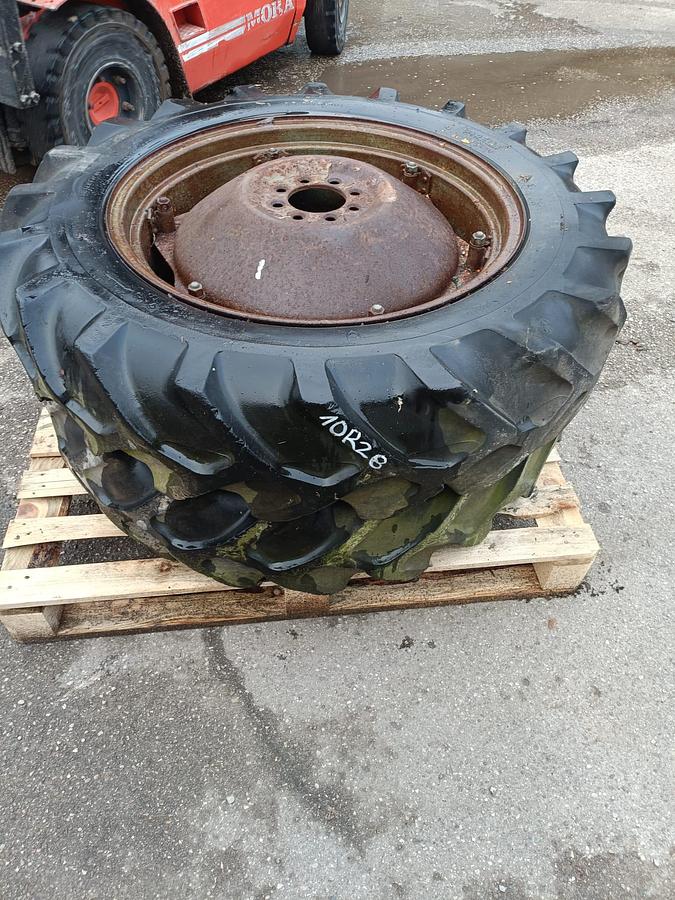 Usato Gomme varie per trattore agricolo o rimorchio (1)