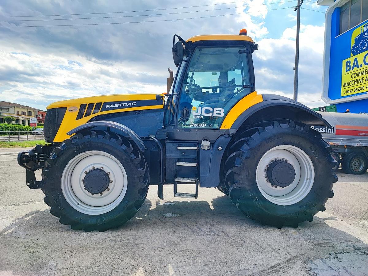 Usato JCB Fastrac 8250- freni ad aria 200q- 70 km h