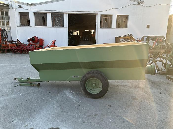 Usato Rimorchietto da uva con coclea sottostante