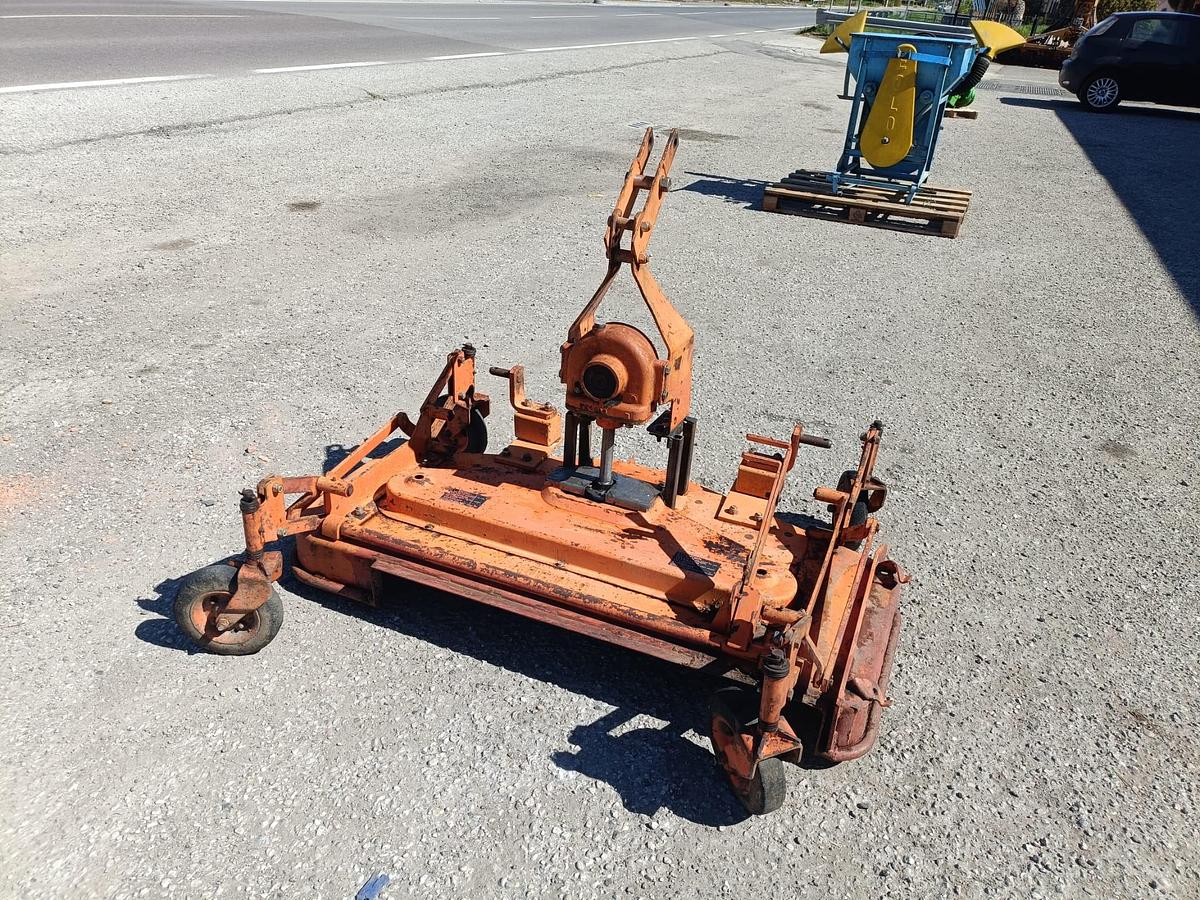 Usato piatto tagliaerba Kubota da 1,30m