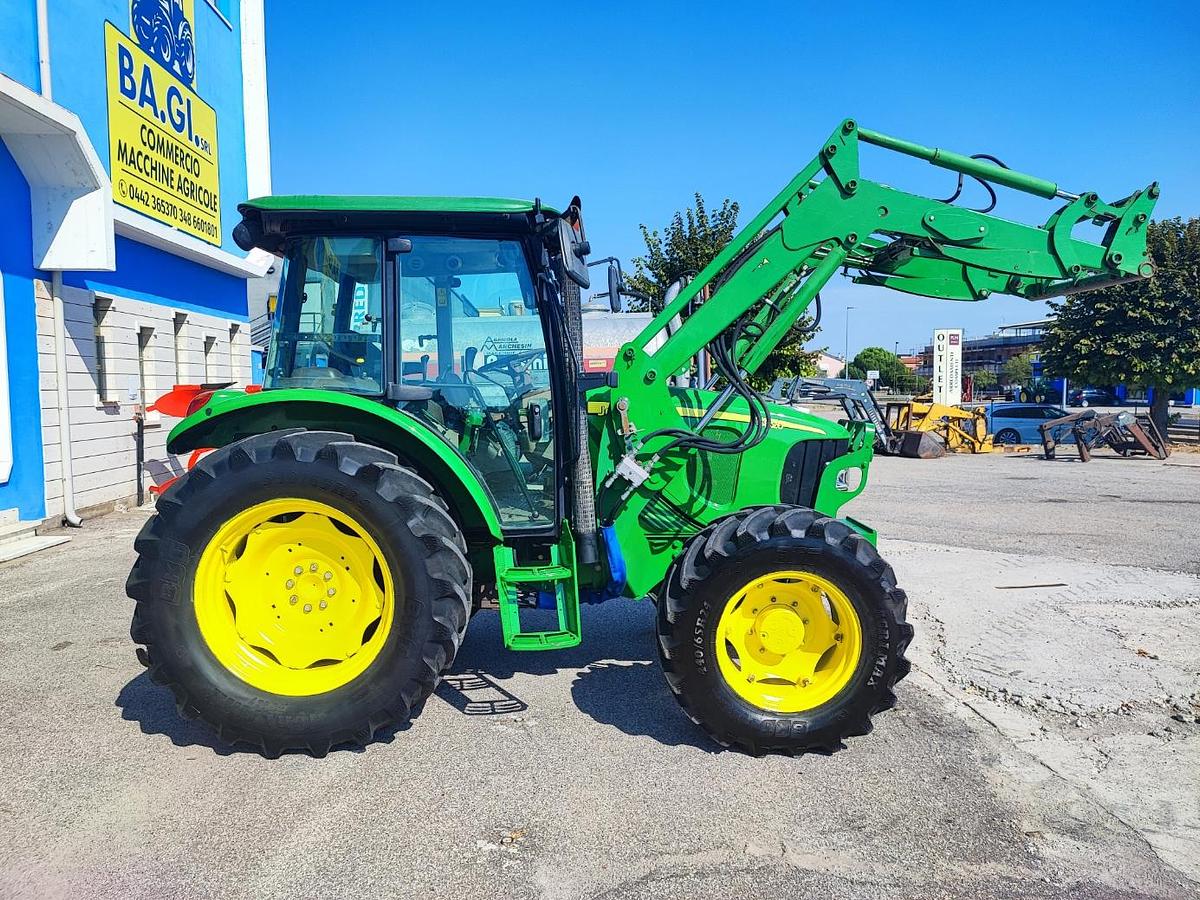 Usato John Deere 5820 caricatore JD 551