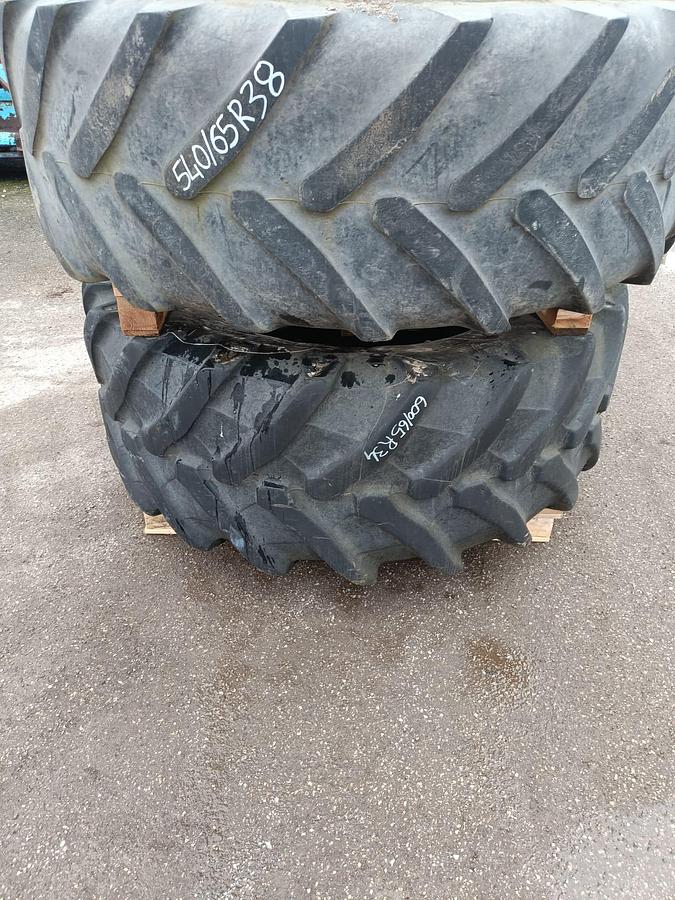 Usato Gomme varie per trattore agricolo o rimorchio (1)