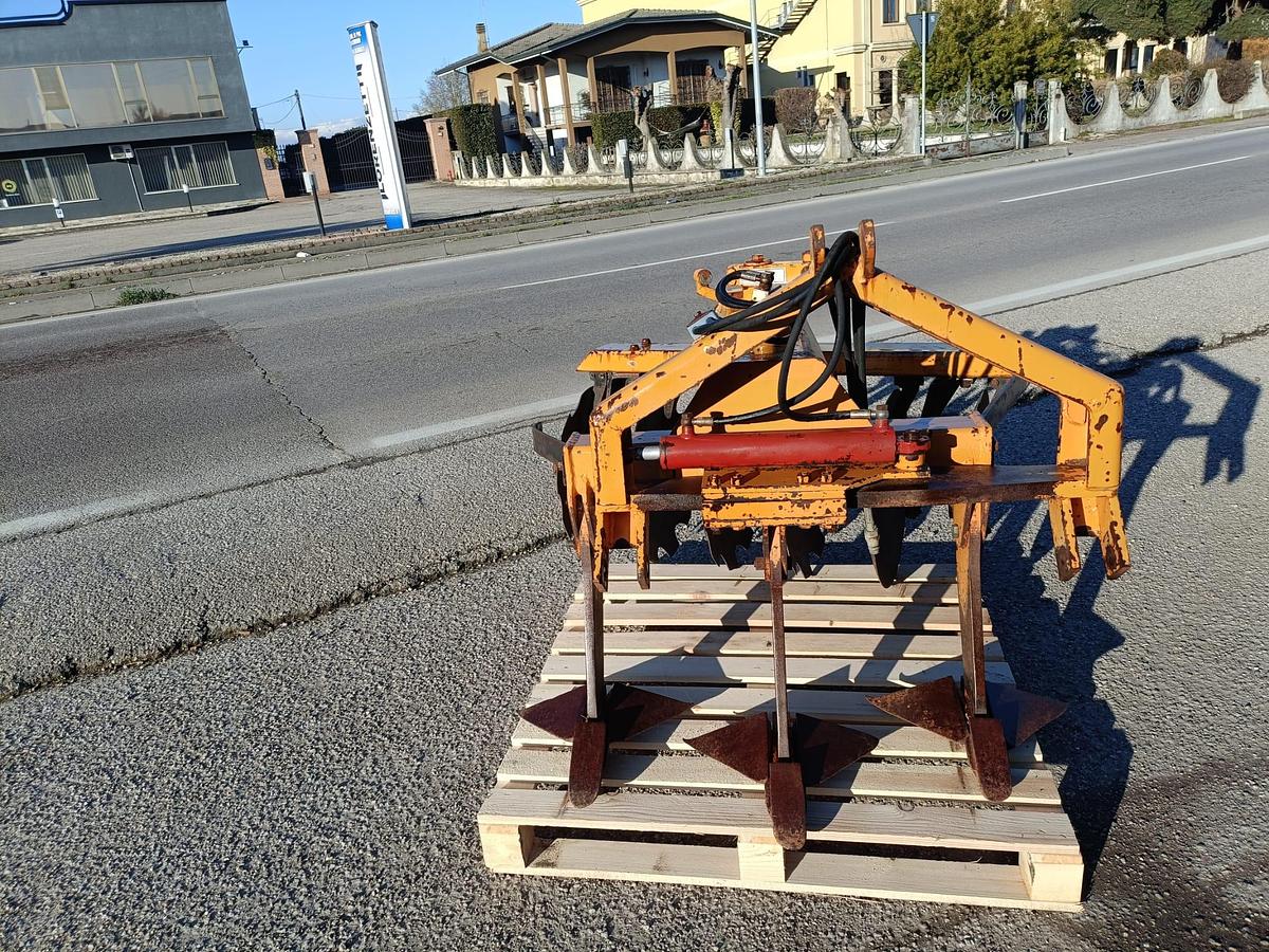 Usato ripper disco Oesse mod 6D idraulico-per vigneto o frutteto