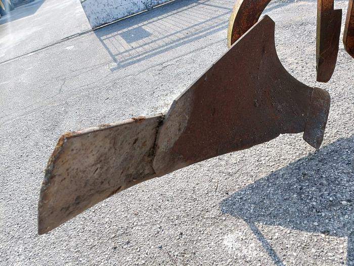 Usato Aratro monovomere per trattori dai 40 ai 70 CV