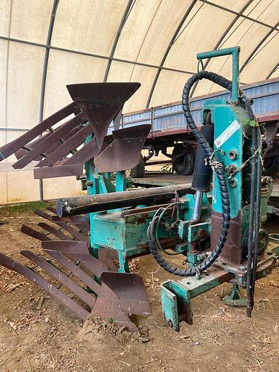 Usato Aratro trivomere Pietro Moro con ali a stecche