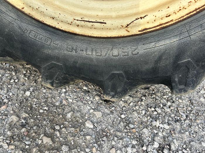 Usato Lamborghini 775 frutteto con arco di protezione 