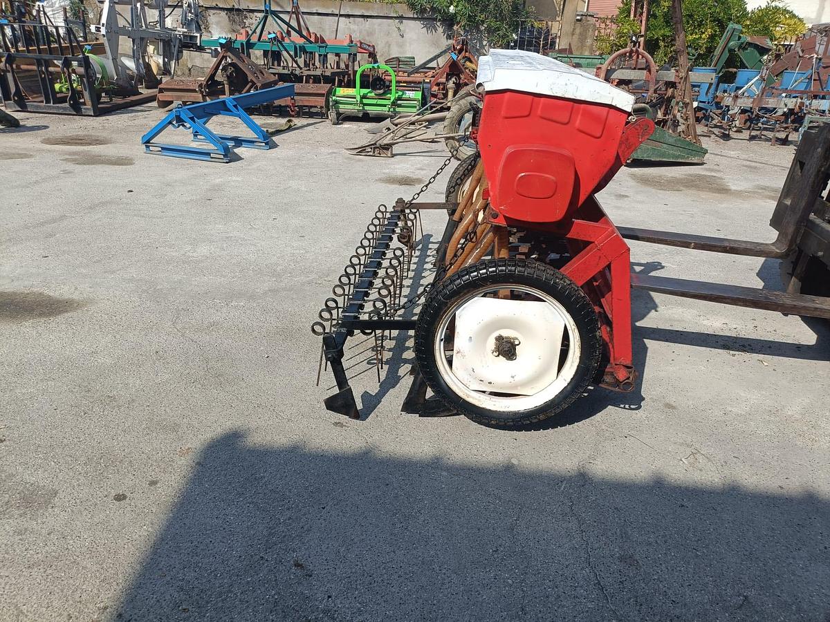 Usato Seminatrice da grano o semi piccoli- marca Carraro- da 2 metri