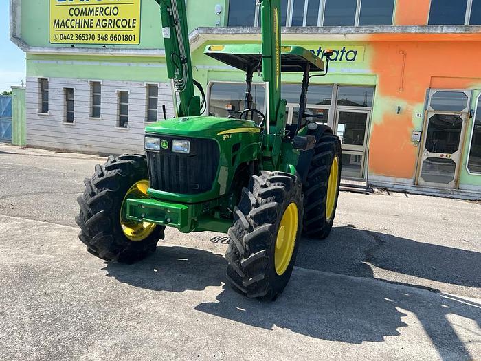 Usato John Deere 5105 M caricatore JD 563- anno 2012