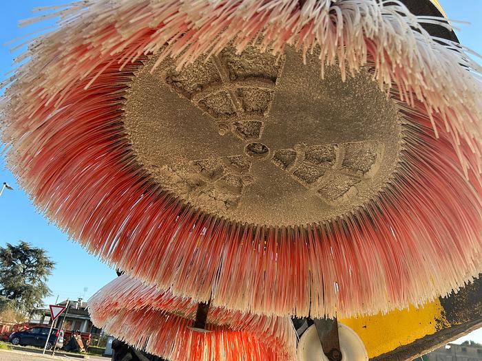 Usato Spazzatrice a due spazzole