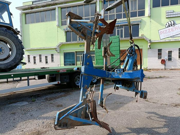 Usato Aratro monovomere De Franceschi con ali a stecche