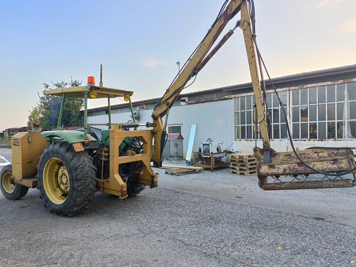 Usato John Deere 2120 con braccio Procmas da 6 m