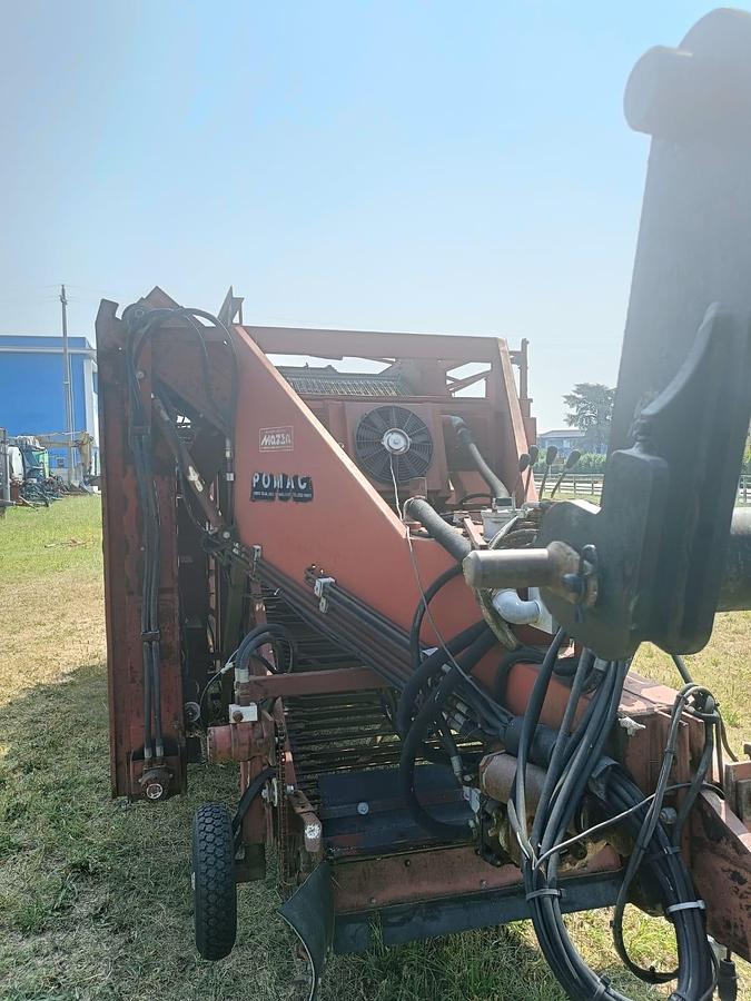 Usato Raccoglitrice Pomac trainata per patate, cipolle, aglio ecc