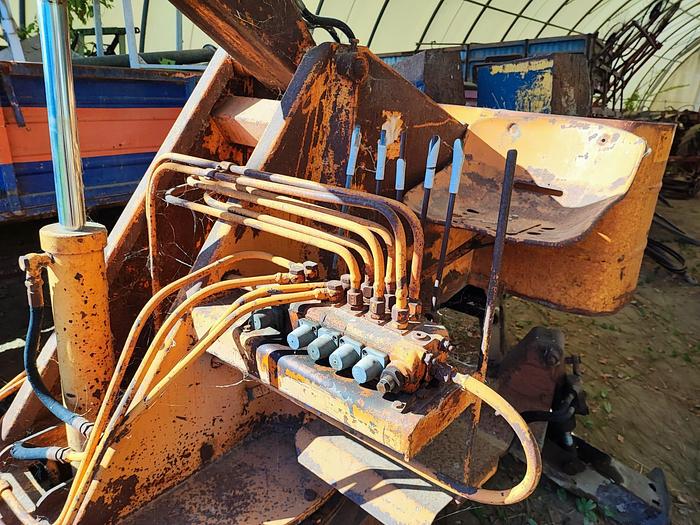 Usato Caricaletame marca Baratti con staffe idrauliche