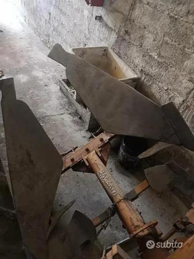 Usato Aratro monovomere Balzani