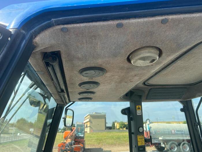 Usato New Holland TS 100 anno 2004 ore 6200 con caricatore