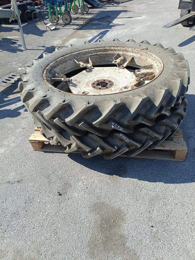 Usato Gomme varie per trattore agricolo o rimorchio (3)