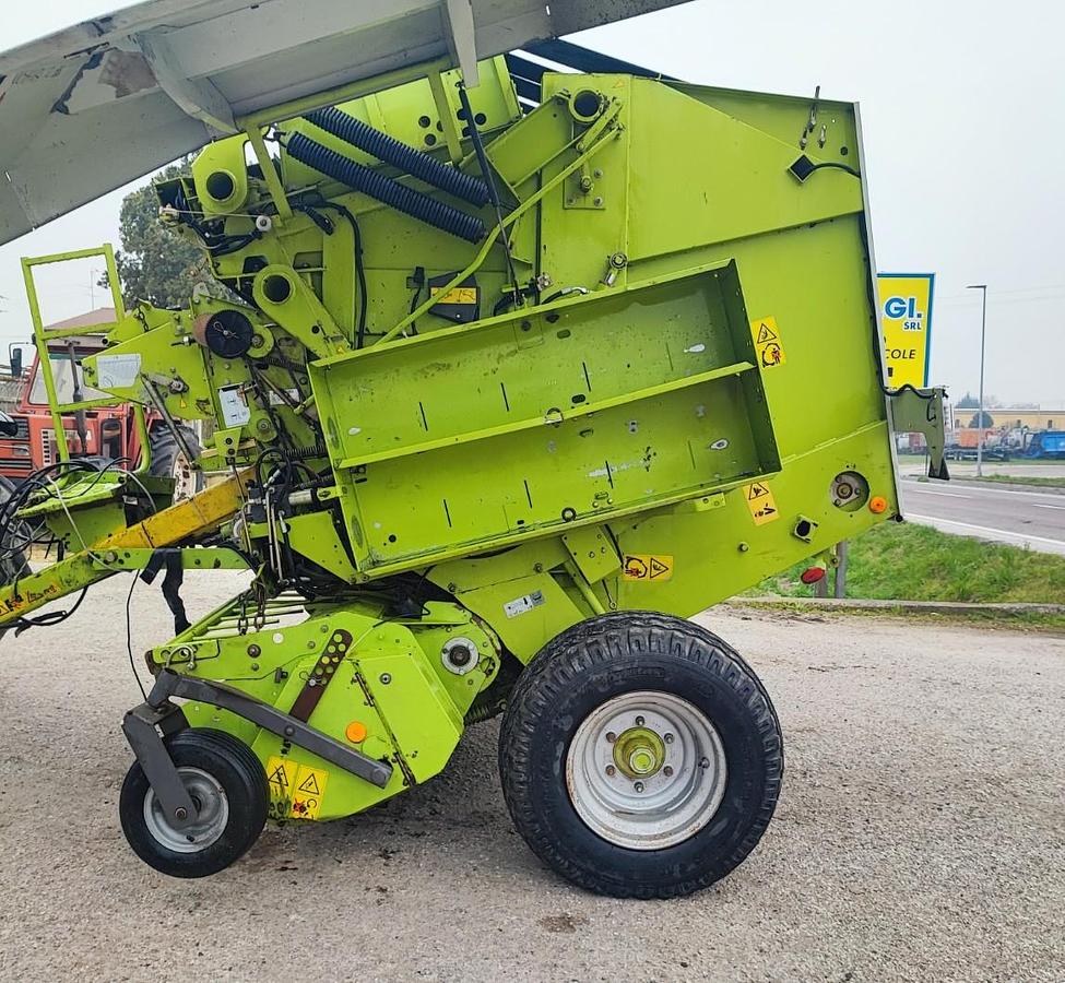 Usato Rotopressa Claas Variant 280 con cardano