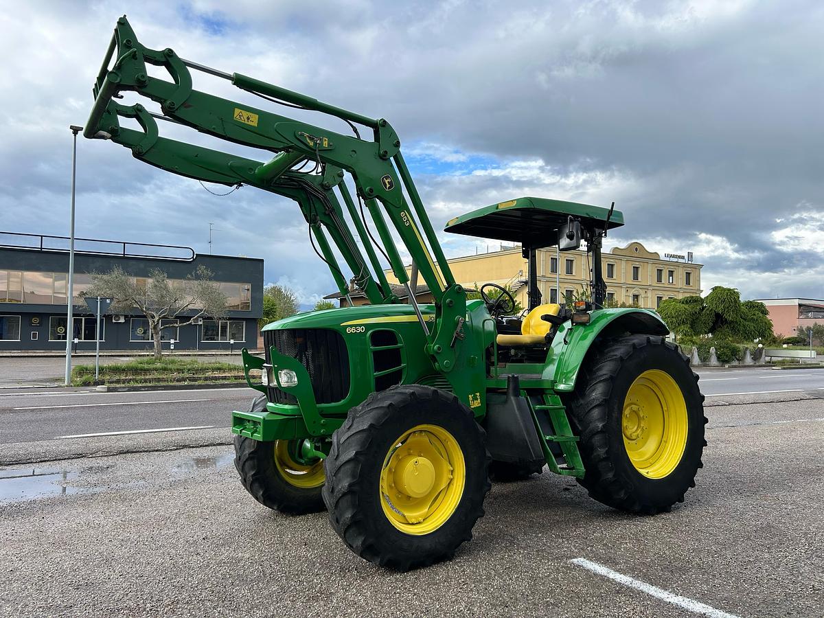 Usato John Deere 6630 con caricatore JD653