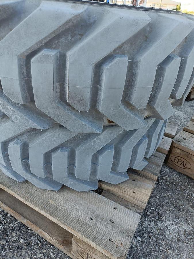 Usato Gomme nuove con cerchio per muletto, bobcat, minipala o mezzi pesanti