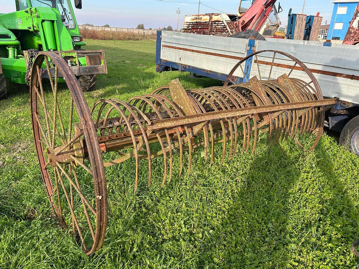 Usato Ranghinatore voltafieno Ceccato trainato