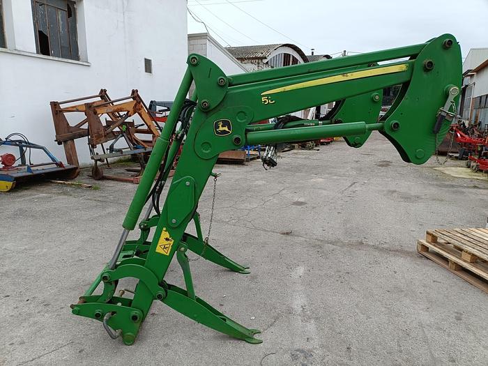 Usato Caricatore John Deere 583 con staffe e joystick