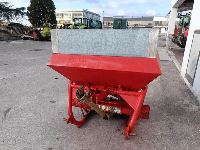 Usato Spandiconcime a doppio girante da 8 quintali