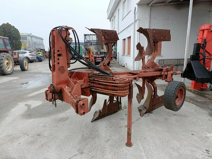 Usato Aratro bivomere idraulico dentro e fuori solco