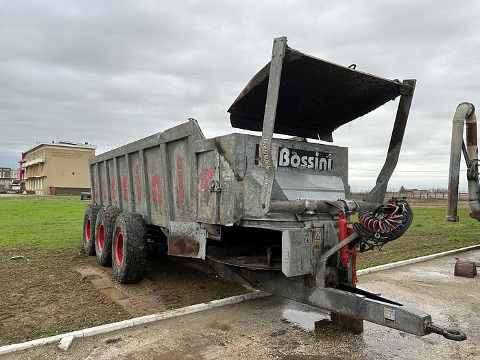 Usato Spandiletame Bossini SB200 a 3 assi- zincato