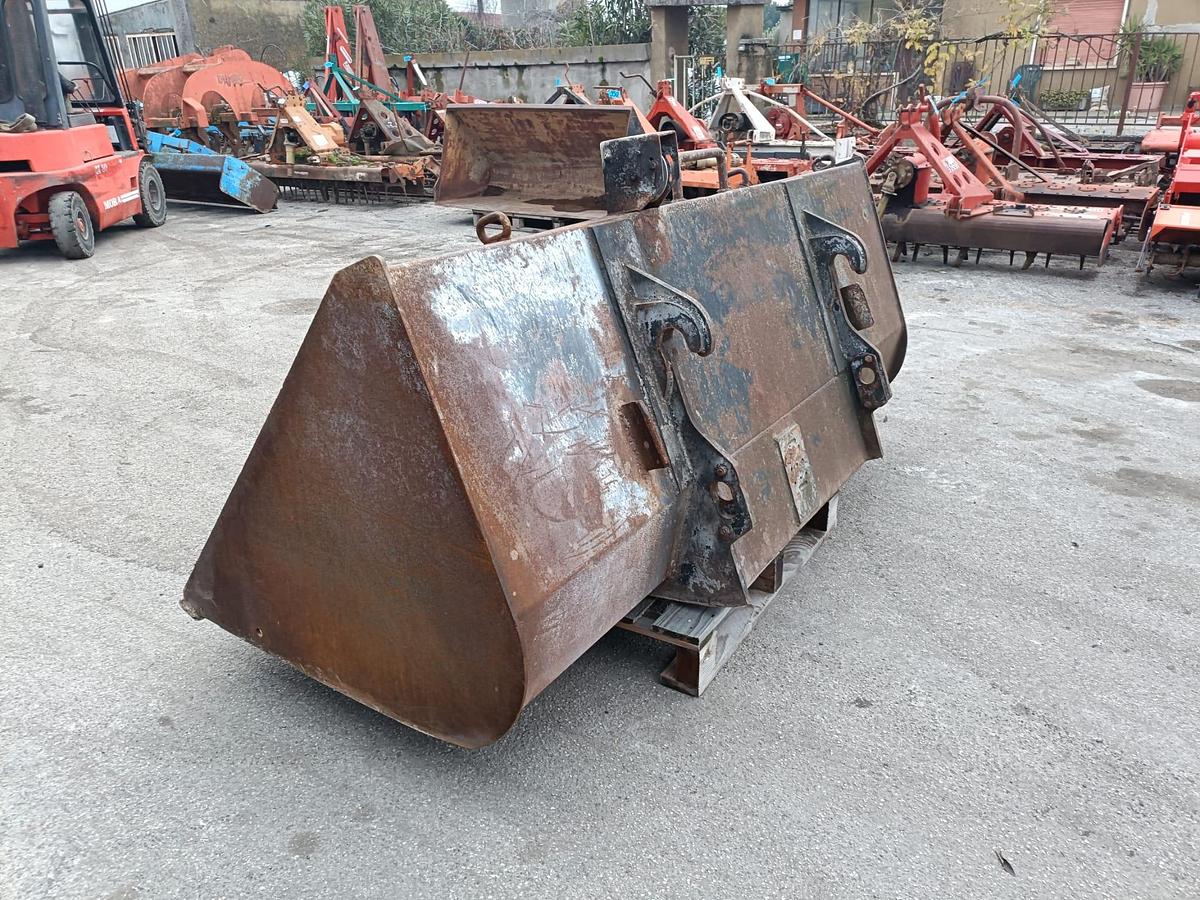 Usato benna usata larghezza 2m