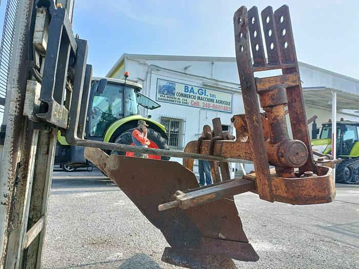 Usato Aratro monovomere per trattori dai 40 ai 70 CV