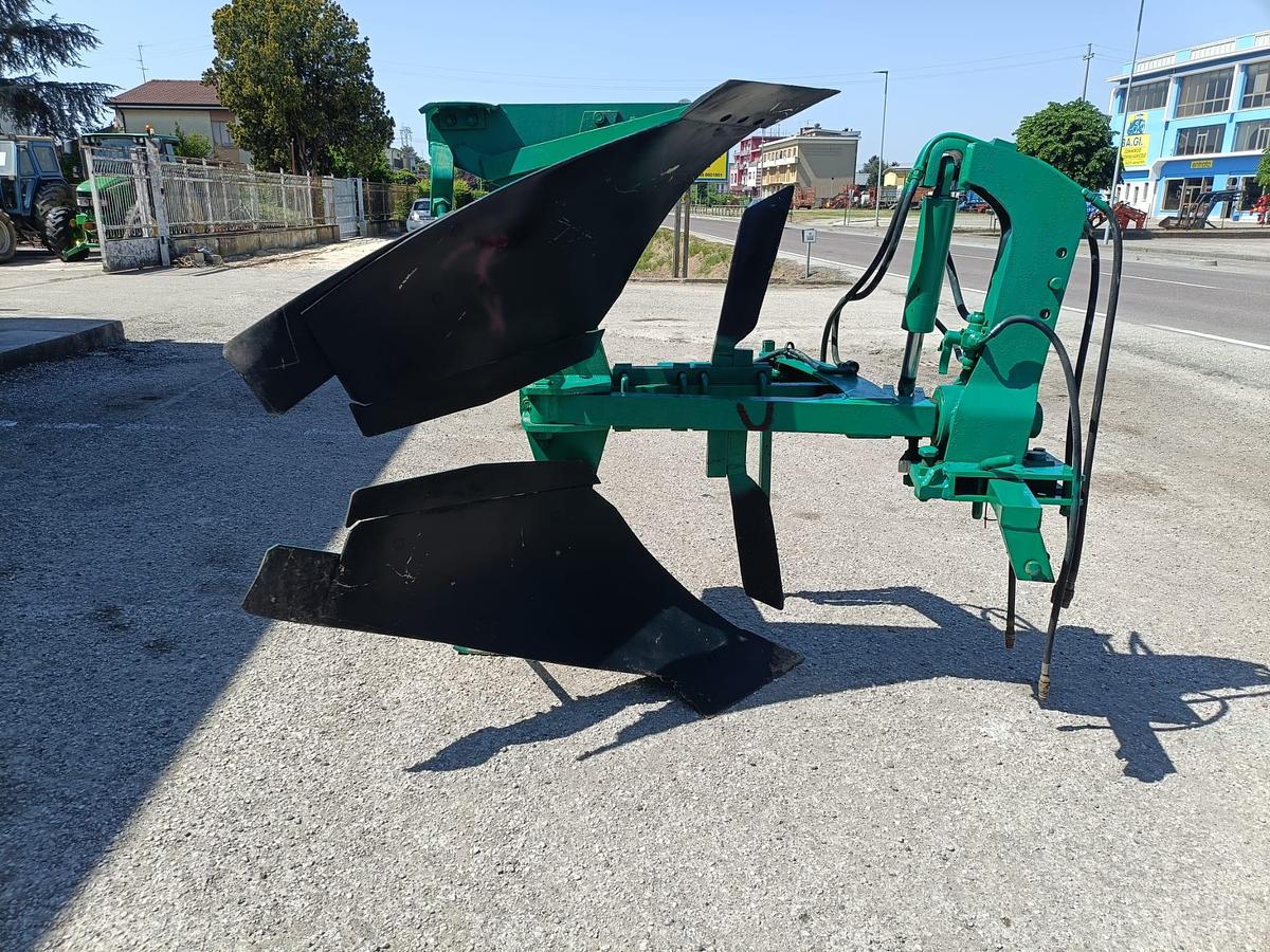 Usato aratro monovomere voltaorecchio Lago tutto idraulico